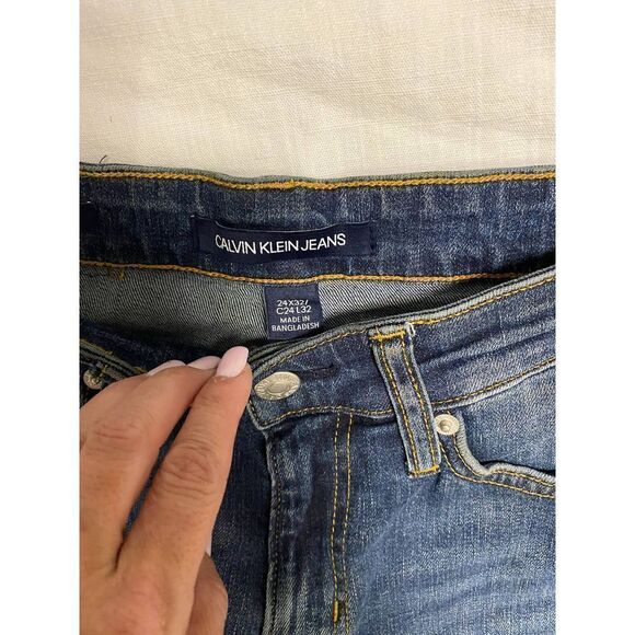 Calvin Klein Jeans Medium Wash Mid Rise Straight Leg Jeans Size 24 - Picture 2 of 6
